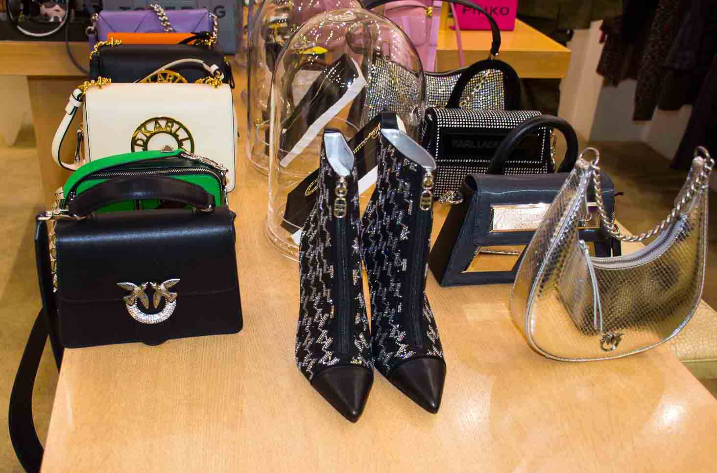 Γυναικεία Ένδυση