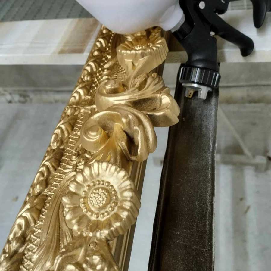 Κορνίζες - Έπιπλα